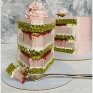 Торт "Сочный Матча-Клубничное Мороженое" (Дарья Тимофеева)