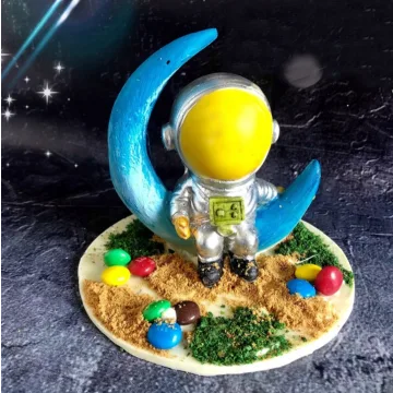 [Где Торт?] Фигурка космонавта (Екатерина Завирюха)