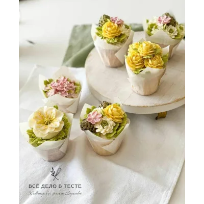 Базовый Онлайн курс по кремовой флористике «Весенние капкейки» (Залина Борисова)