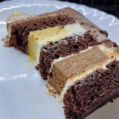 Торт «Шоколадный мусс-воздушная карамель» (buenocake)