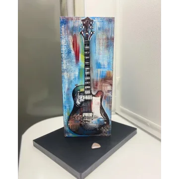 Высокий вертикальный торт «Гитара» (Кристина Дольник)