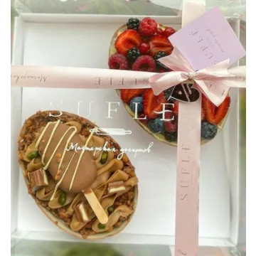 Шоколадное яйцо с начинкой «Медовик с кремом на топленой сметанке» (Камилла Хасмамедова)