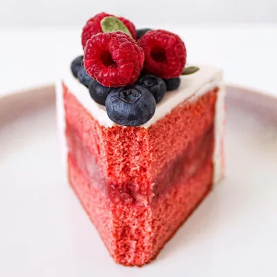 [Где торт?] Веган торт "Клубничный бархат" (Юлия Яровая)