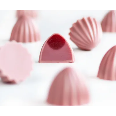 [Chocotale] Корпусная конфета "Лайм каффир – малина" (Светлана Егорова)