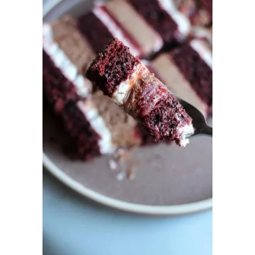 Торт Красный бархат клубника шоколад (Нюта Зеленская)