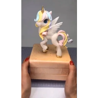 Лепка единорога (Наталия Антоновская)