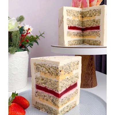 Рецепт бисквитного торта Мак-лимон-клубника (@kasadelika)