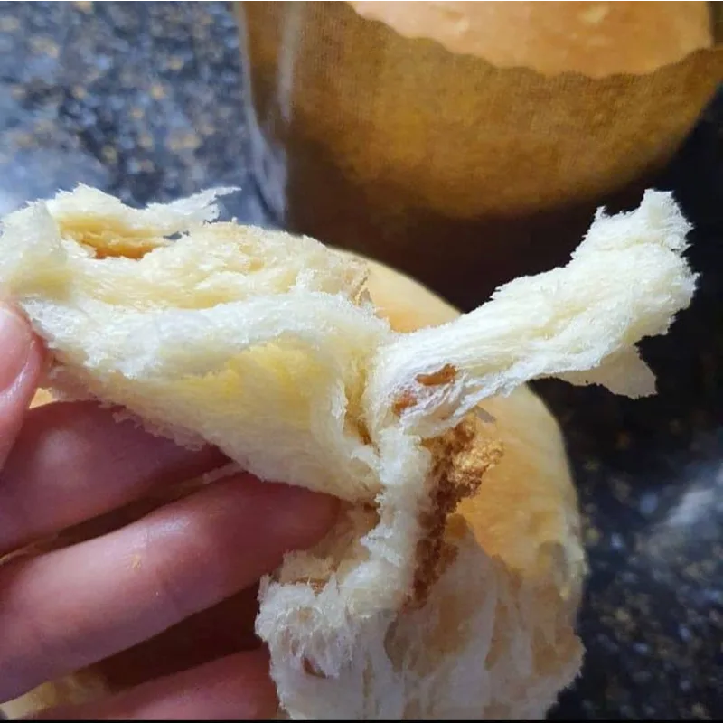 Кружевной кулич с цветами и пряничными голубями 2021 (Надежда Коломейцева)