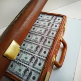 Оригинальный Торт "Чемодан с деньгами" (Ксения Енакиевская)