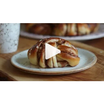 Сдобная булочка с корицей и кардамоном (Ксения Гребенюк)