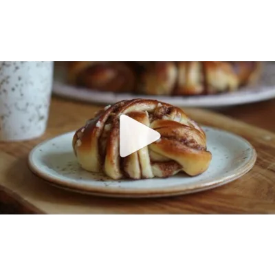 Сдобная булочка с корицей и кардамоном (Ксения Гребенюк)