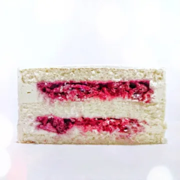 Торт "Кокосовый с вишней" и чизкейком внутри (fitbaker)