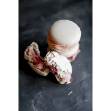 Макарон с малиновой начинкой + Пять начинок (Нюта Зеленская)