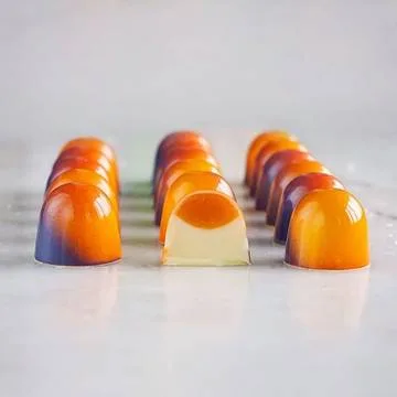 [Chocotale] Корпусная конфета - "Йогуртовый ганаш и желе персик-манго" (Светлана Егорова)