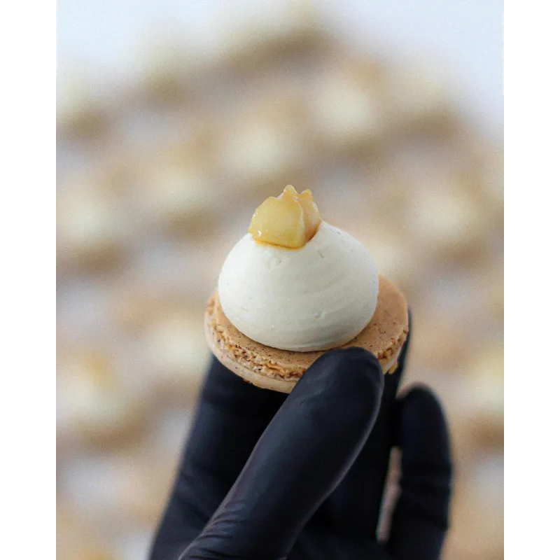 Макарон "Gorgonzola - Груша" (sweetsbyalice)