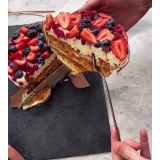 Шоколадное яйцо с начинкой «Медовик с кремом на топленой сметанке» (Камилла Хасмамедова)