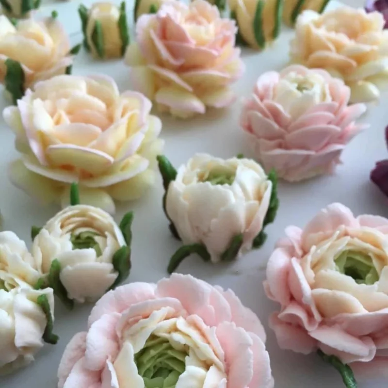 Видеоурок "Цветы из белкового крема" (Лариса Лазарева)