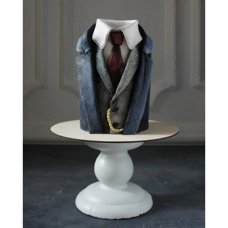 Декор торта "Костюмы" (Елена Гнут)