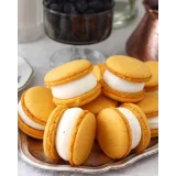 Макарон “Ваниль - Маракуйя” (sweetsbyalice)