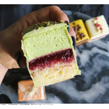 Нарезные муссовые пирожные (Маша Шелушенко)