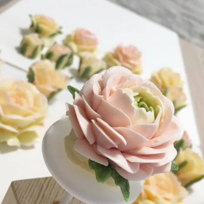 Видеоурок "Цветы из белкового крема" (Лариса Лазарева)