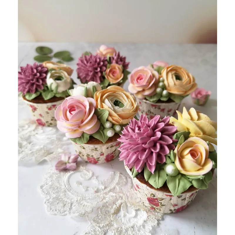 Видеоурок "Цветы из белкового крема" (Лариса Лазарева)