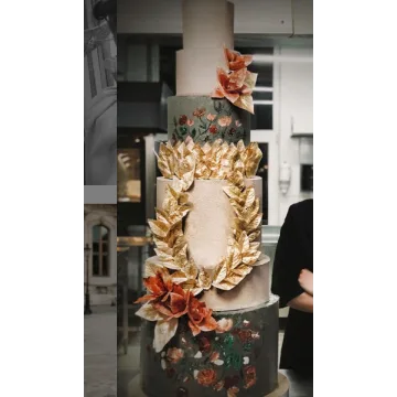 [ferentsbakery] Сборка 8-ярусного торта с фальш-ярусами, декор вафельной флористикой (Маргарита Ферентс)